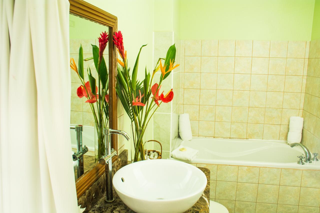 Heavenly Suites La Feuillet Bagian luar foto